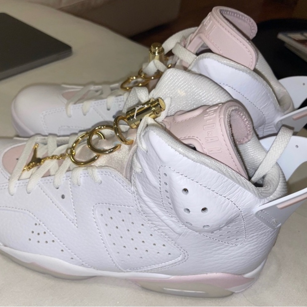 Jordan 6 Retro’s Women “Gold Hoops” size 9W & 7.5M